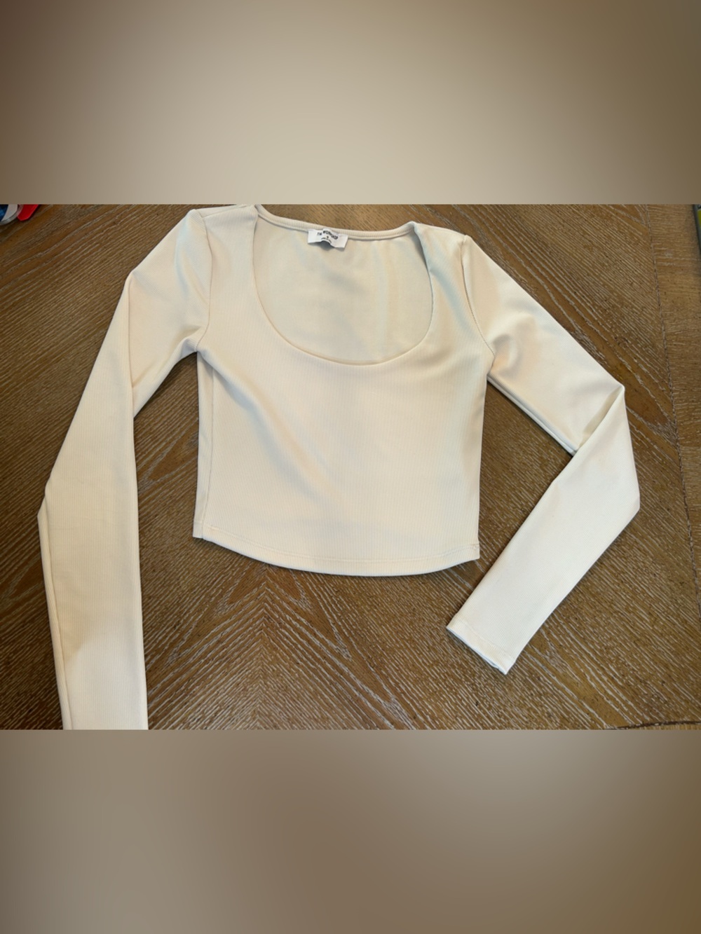 Scoop Neck Long Sleeve Crop Top in Cream